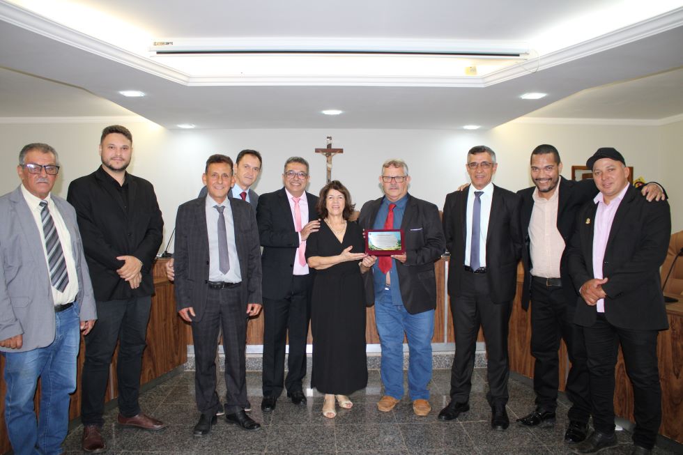 Moção de Aplausos e Elogios Nº 013/2025